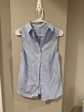 H&M Blue and White Sleeveless Button Down Sz 6